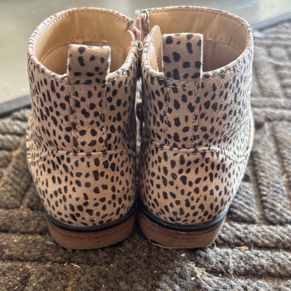 Cat & Jack Tan Leopard Print Kids Boots - Picture 8 of 9